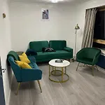 2 Bedrooms Apartment In Plaistow Near Tube To Central London