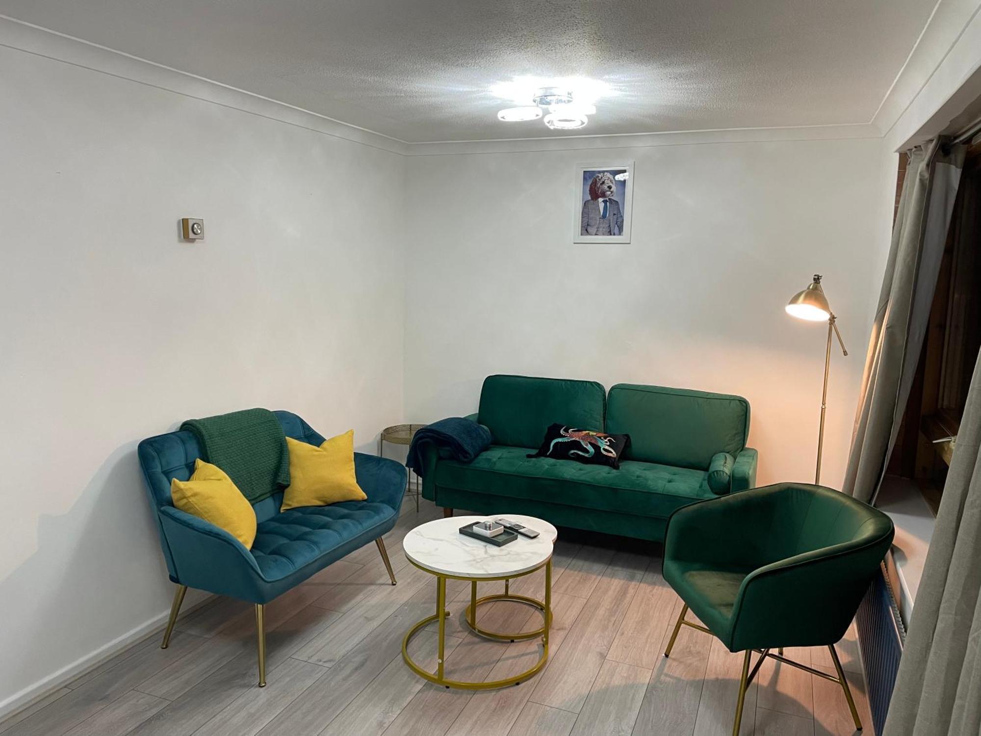 2 Bedrooms In Plaistow Near Tube To * Londra