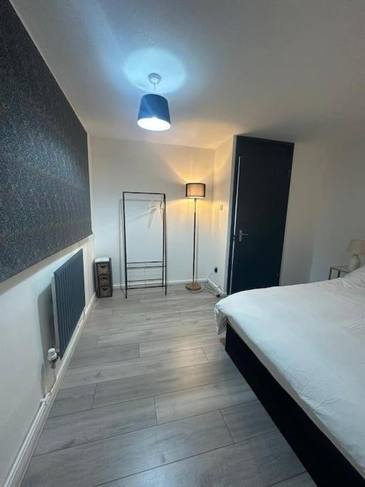 2 Bedrooms In Plaistow Near Tube To
