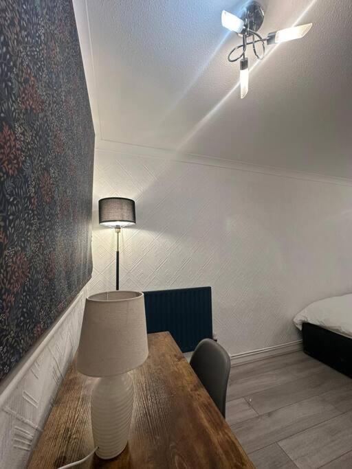 2 Bedrooms In Plaistow Near Tube To * Londra