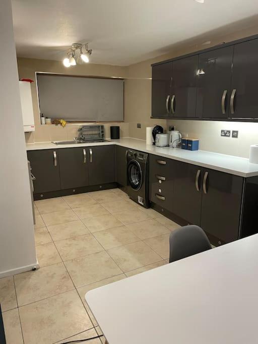 2 Bedrooms In Plaistow Near Tube To Londra