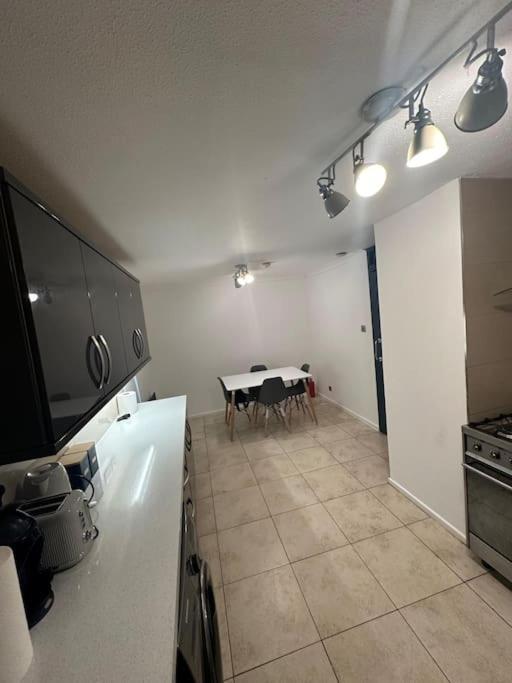2 Bedrooms In Plaistow Near Tube To * Londra