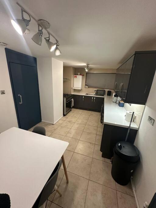 2 Bedrooms In Plaistow Near Tube To Apartment